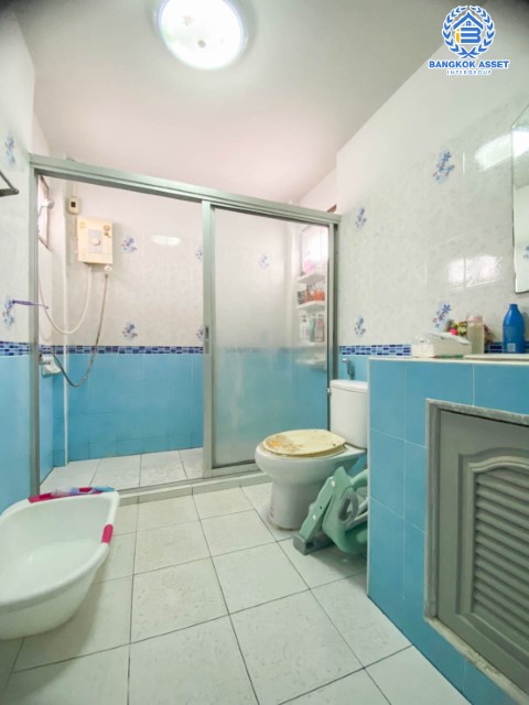 *****บ้านเดี่ยวมือสองย่านกรุงเทพมหานคร ม.เพชรมณฑลกรีน บางบอน5 เนื้อที่กว้างขวางถึง 50 ตร.ว. ฟังก์ชัน 3 ห้องนอน 2 ห้องน้ำ 2 ที่จอดรถ สภาพดี บนทำเลแห่งการเดินทาง เชื่อมต่อถ.มาเจริญ ถ.เพชรเกษม ใกล้เดอะมอลล์บางแค